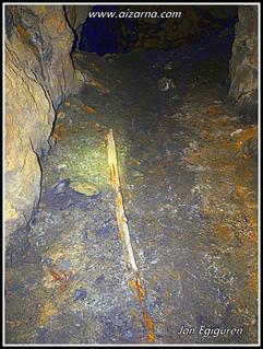 Zz-Petra meategian erabili eta oraindik bertan dagoen erraila