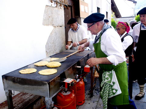 Pazko jaietako talo festa Aizarnan. (2018)