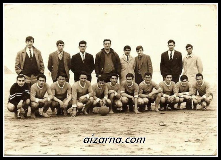 Aizarnako futbol ekipoa eta zuzendariak. (1967) 