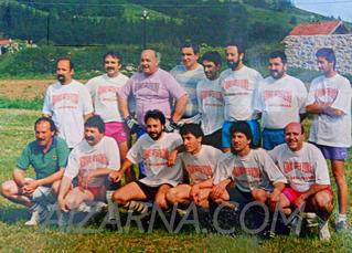 Zz-Aizarnako futbol taldea 1990. urte  inguruan  (Argazkian beteranoak)