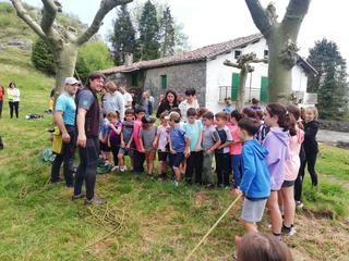 Santa Engraziko eguna ospatu dute  Agiro Mendi Elkarteak eta Lagun Onak M.B. bertan gozatu zuten txikiak eta berauekin ermitara hurbildu ziren nagusi eta gurasoak. Argazkiak Agiro Mendi elkarteak argitaratutakoak dira. ( 2 )