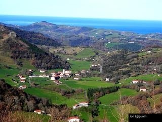 Abenduko lehen egunetan Aizarna bailarak duen itxura.