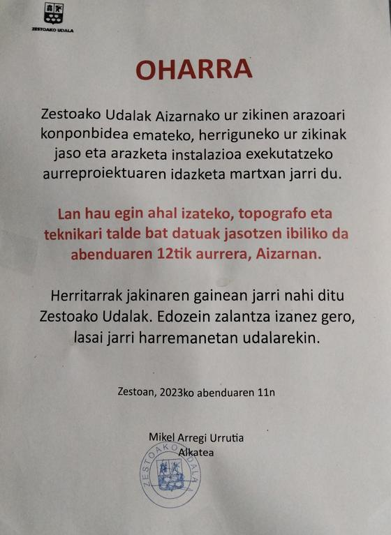   Udaletxeak Aizarnan jarri duen oharra. 