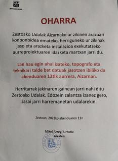   Udaletxeak Aizarnan jarri duen oharra. 