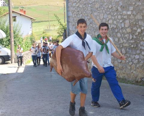 Aizarnan eta Amabirjinetako jaietan adin guztietako jendeak izan du aukera  gozatzeko. Antolatutako ekintza guztiak izan zuten jarraitzaile ugari. ( GAZTEAK )