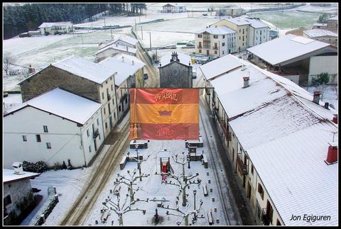 Nire herriko argazki hau, II errepubliKa ezarri zela 94.urteurrena ospatzeko.