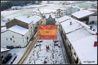 Nire herriko argazki hau, II errepubliKa ezarri zela 94.urteurrena ospatzeko.
