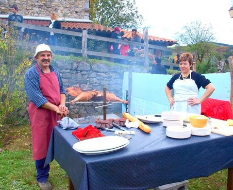 San Martin egunari dagokion txerri festak aurten ere badu jarraipena, Azaroak 13 Aranburu landetxeko atarian burruntzian erreko den txerria dastatzeko aukera  izango da. Era honetan erretako txerrikiak badu beste berezitasun bat eta merezi du hurbiltzea.