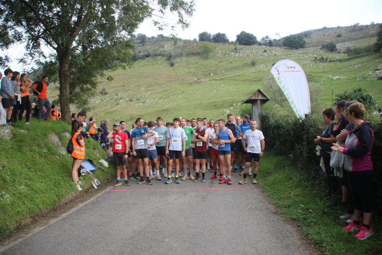   Bost urteko etenaldiaren ostean, berriro itzuli da Akoa Bira. Mendi lasterketa honek  10. kilometroko luzera du eta aurtengo irabazleak Eneko Albizu akoakoa eta Eneritz Aramendi Azpeitiakoa izan dira irabazle. Ongi etorri berpiztu den Akoa birari. ( Argazkia Danbolin orri digitaletik jasota dago)