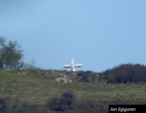 Etumetako bide gurutzetik ikusten den Pagoetako  gurutzearen zatia.