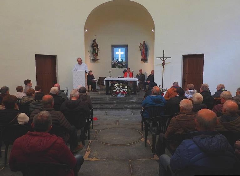 Isidro deunari eskainita dagoen ermita dena bete zen meza garaian eta bailarako hirukote batek  alaitu zuten berau. Ermita egoki apainduta zegoela ezin ukatu, polita zegoen benetan. ( 1 )