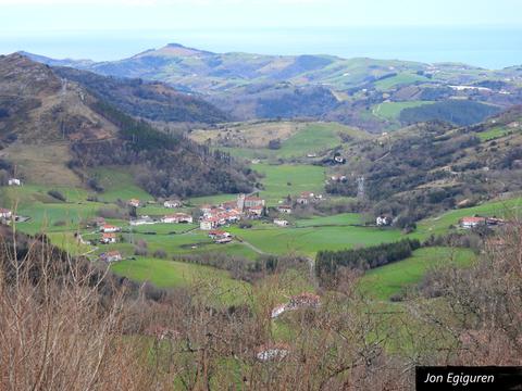 Aizarnari begira otsaileko lehen eguneko argazkia. Egun iluna baina paisaia beti bezalako erakargarria. 