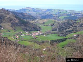 Aizarnari begira otsaileko lehen eguneko argazkia. Egun iluna baina paisaia beti bezalako erakargarria. 