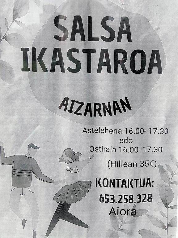   Aizarnan salsa ikastaroa eskeintzen du iragarki  honek, beraz nahi duenak dantzan ikasi hemen du aukera.