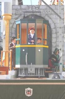  San Sebastian eguneko haurren desfilean  Urola trenaren karroza  atera dute Azpeitian. Oroitzapen asko ekarri dizkit burura, askotan ibili  gara Aizarnakoak bertan;  azokara, lanera, hondartzara  eta abar. Polita benetan.