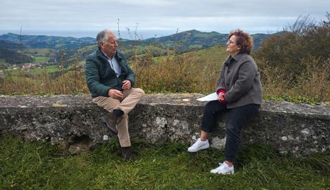Guka" telebistak eta "Dabilen harriari" eskaintzen dioen atalean, Santa Engraziako ermitan egin nuen  elkarrizketako irudi bat.  Ez dakit noiz igorriko duten  baina ikusi nahi duenak hor  izango du aukera.