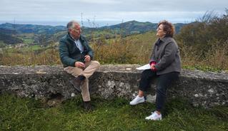 Guka" telebistak eta "Dabilen harriari" eskaintzen dioen atalean, Santa Engraziako ermitan egin nuen  elkarrizketako irudi bat.  Ez dakit noiz igorriko duten  baina ikusi nahi duenak hor  izango du aukera.