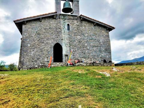 Ermita ingurua txukunduta.